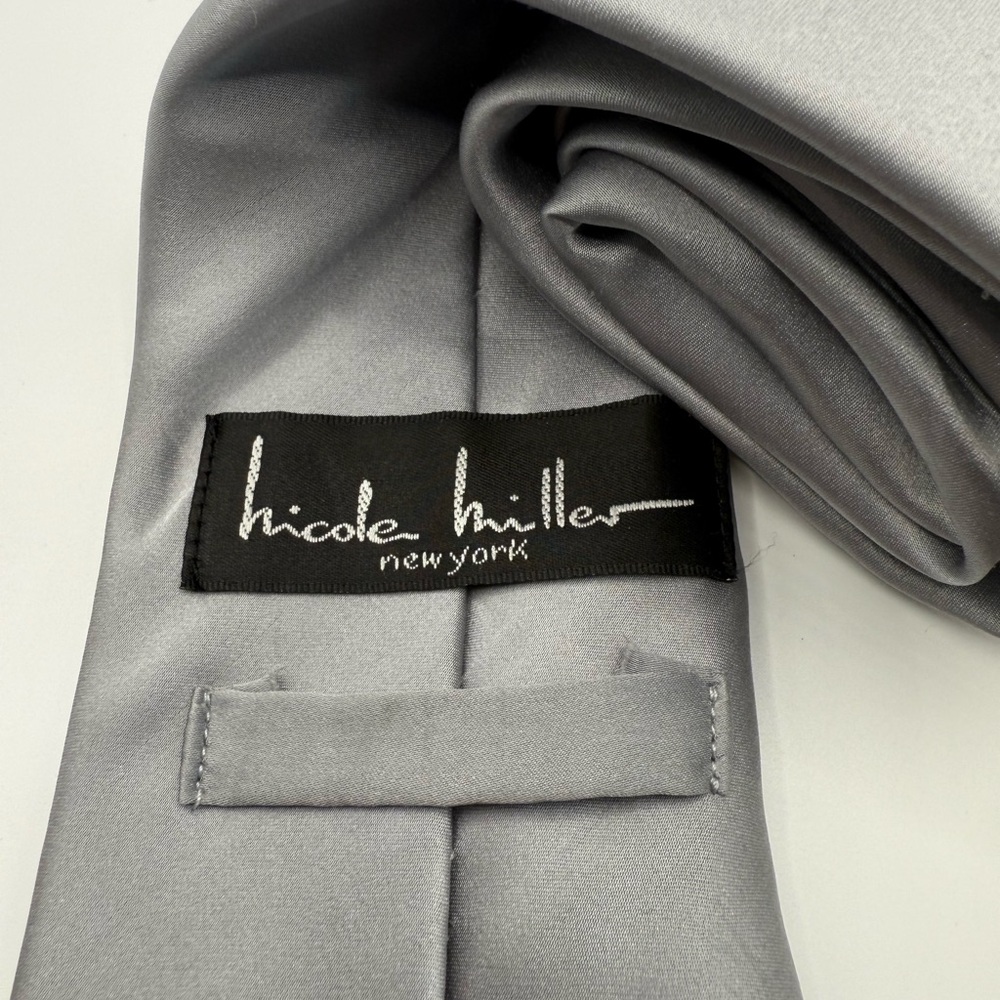 Nicole Miller Classic Silk Gray Tie - Picture 3 of 5